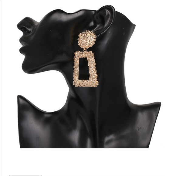 NWOT EARRINGS - Picture 2 of 3